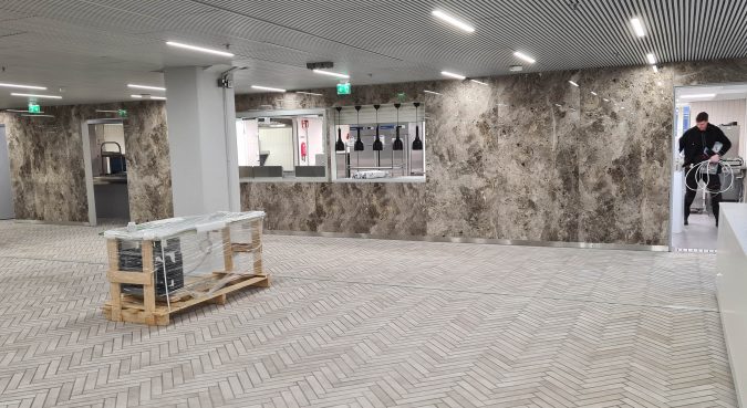 Arabian tehdaskiinteistön ravintolatilojen peruskorjaus, kuva aulasta.